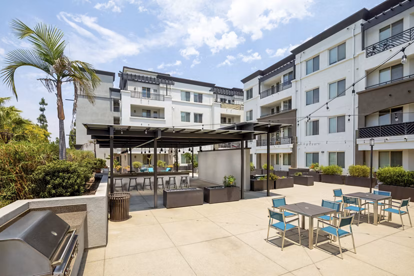grill area/patio at Latitude33 Apartments