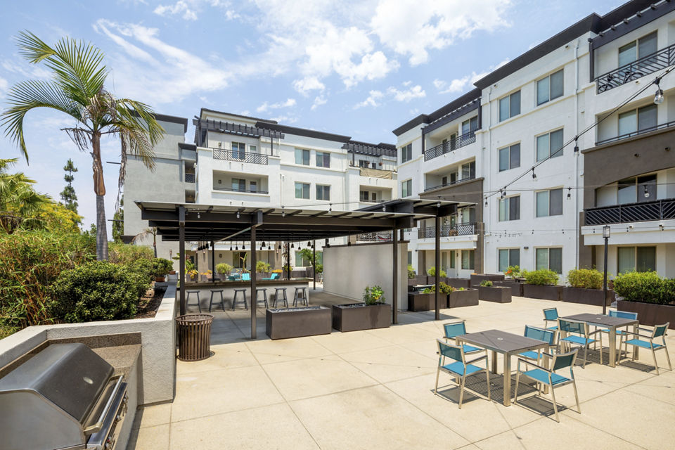 grill area/patio at Latitude33 Apartments