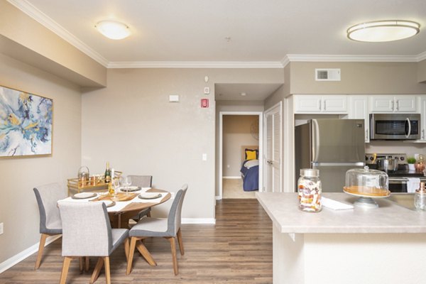 dining area at Park Crossing Apartments