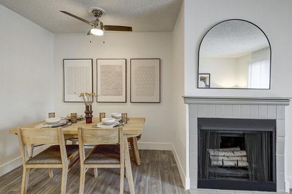 Dining area with modern furnishings in Shift Apartments, Greystar luxury apartments located in a prime city location