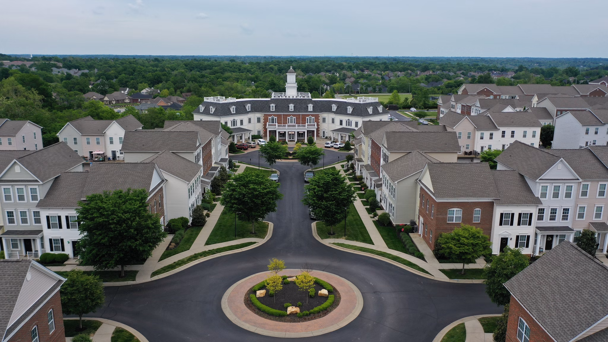building/exterior at Middletown Landing Apartments