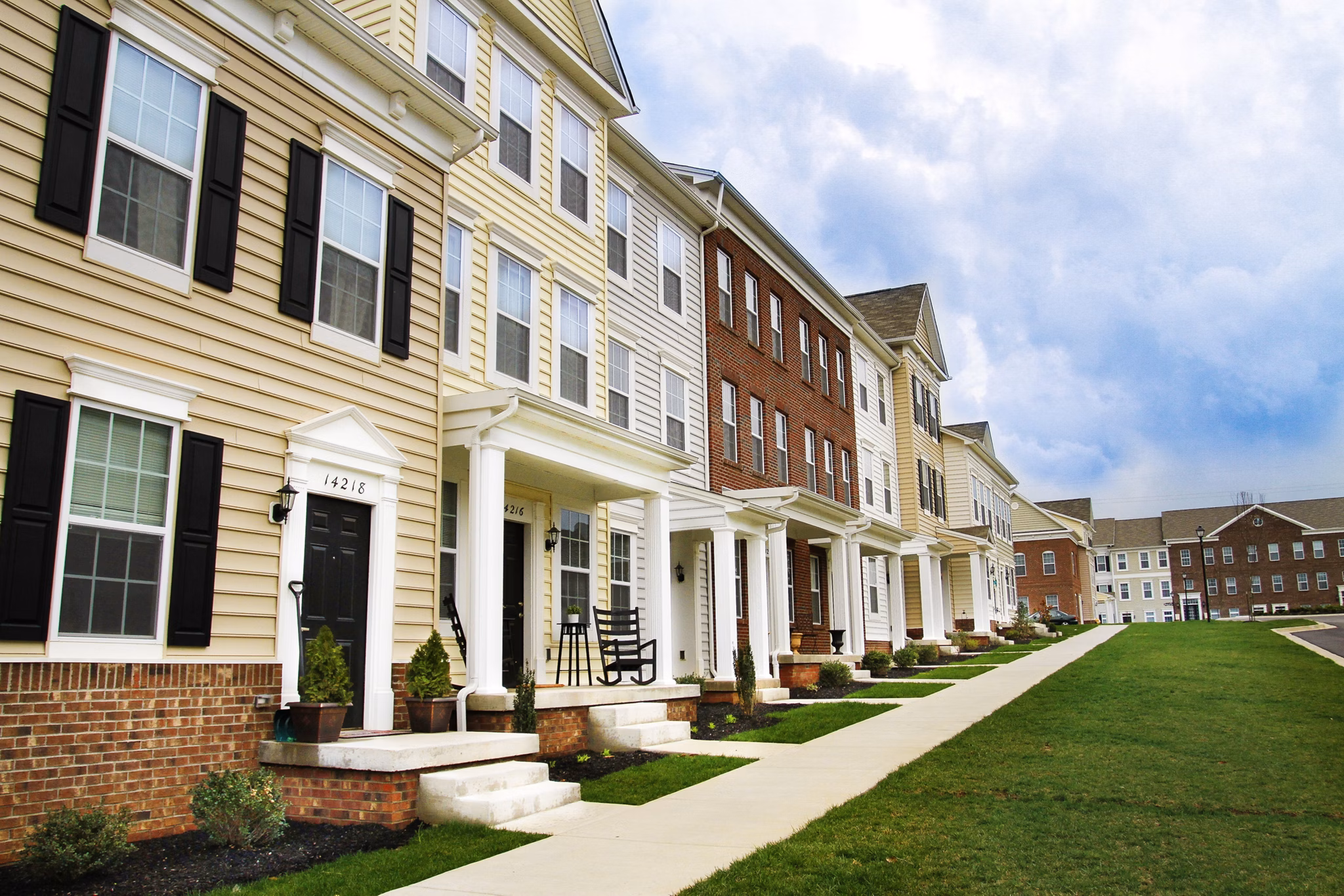 building/exterior at Middletown Landing Apartments