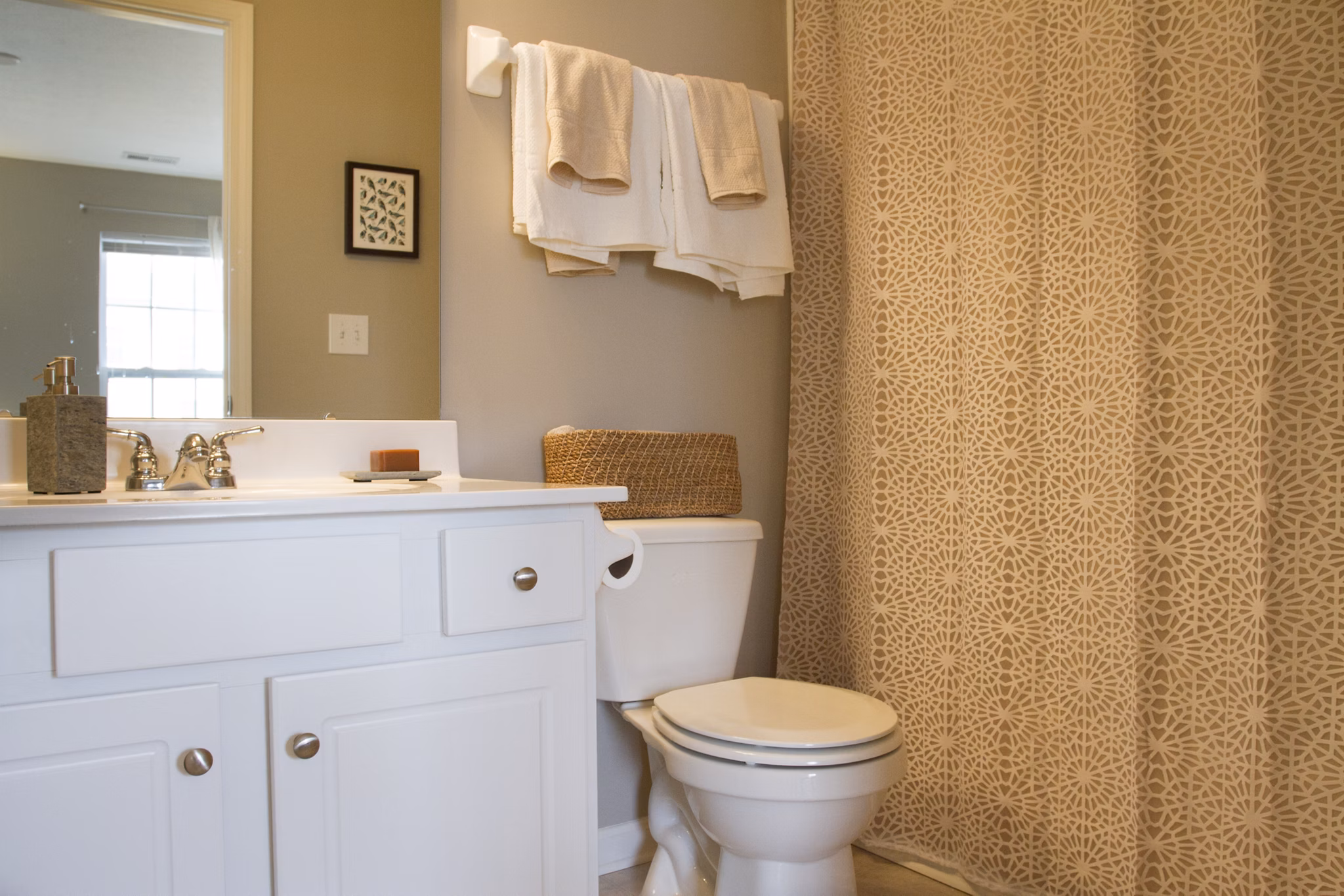 bathroom at Middletown Landing apartments 