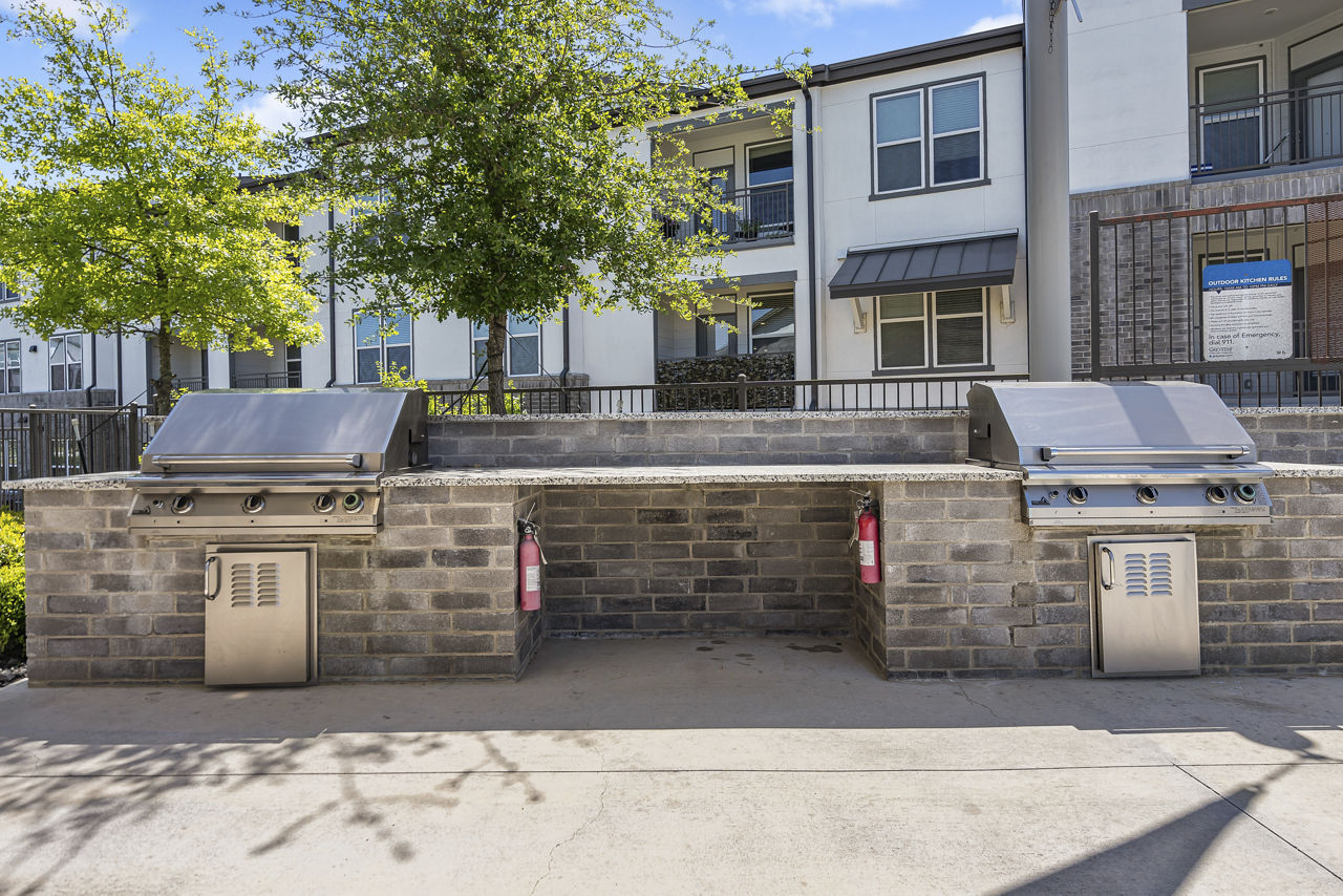 Grill area at Aven Ridge