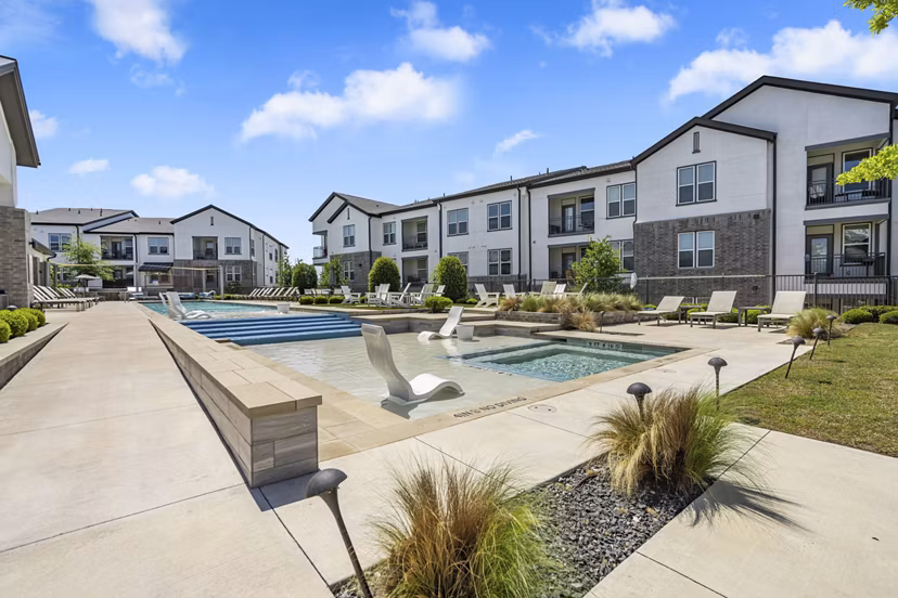 pool at Aven Ridge Apartments