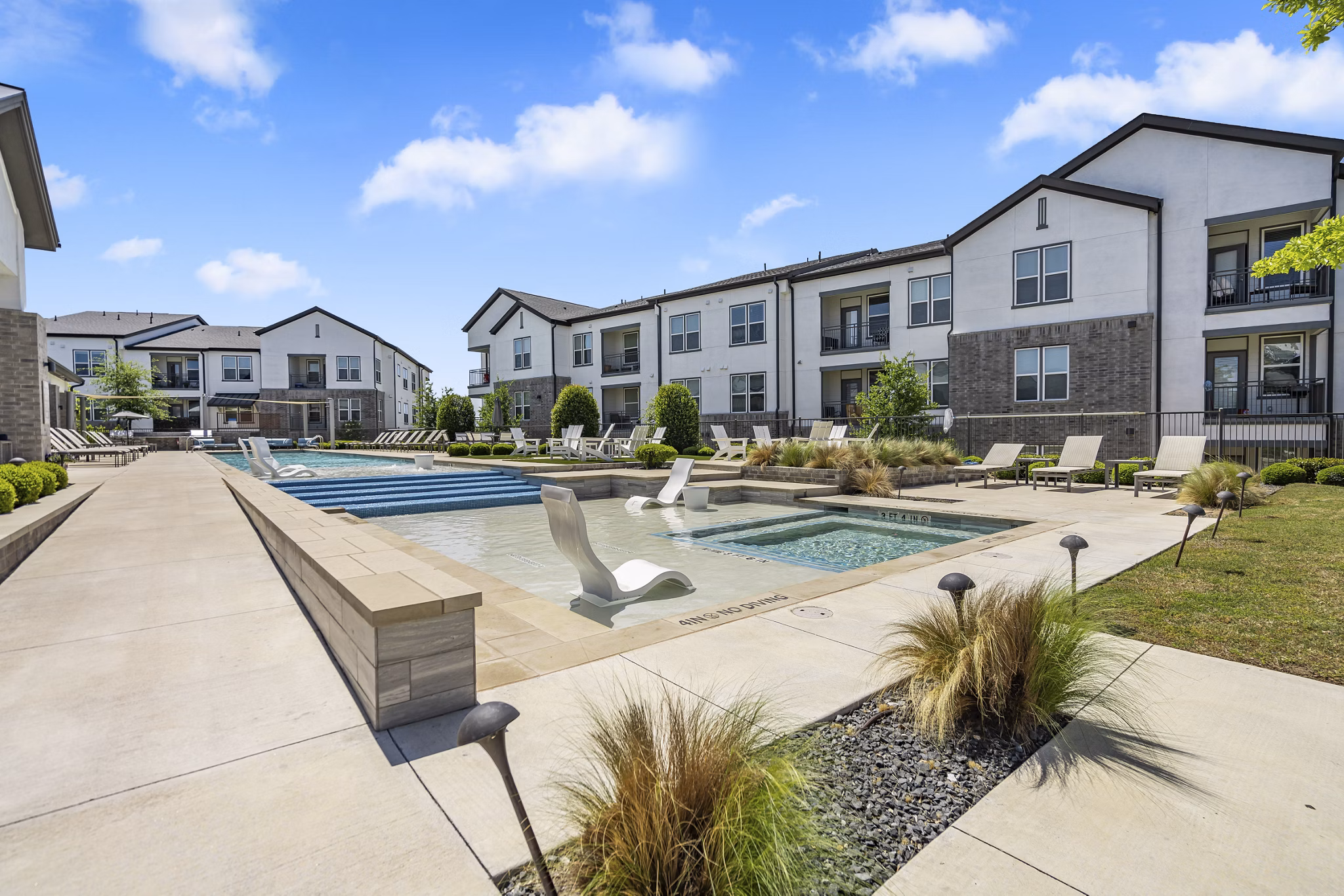 pool at Aven Ridge Apartments