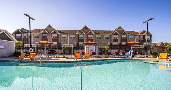 pool at Aspire Townhomes Apartments