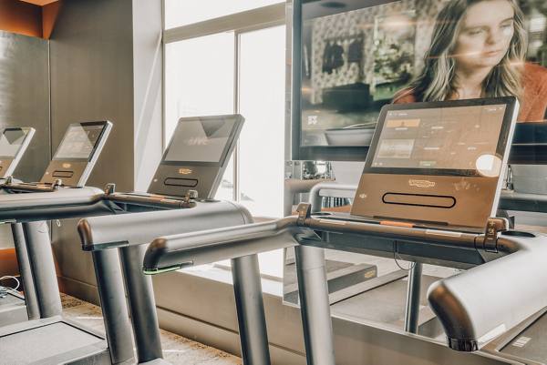 fitness center at Vista Brooklyn Apartments