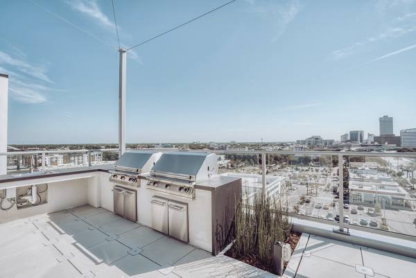grill area at Vista Brooklyn Apartments