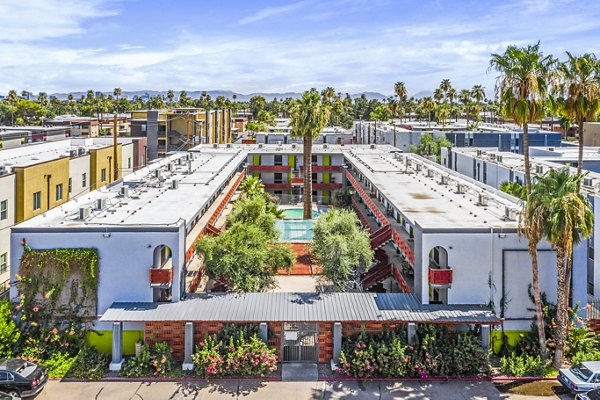 Crosstown Phoenix West: Contemporary of luxury apartments in prime Phoenix location