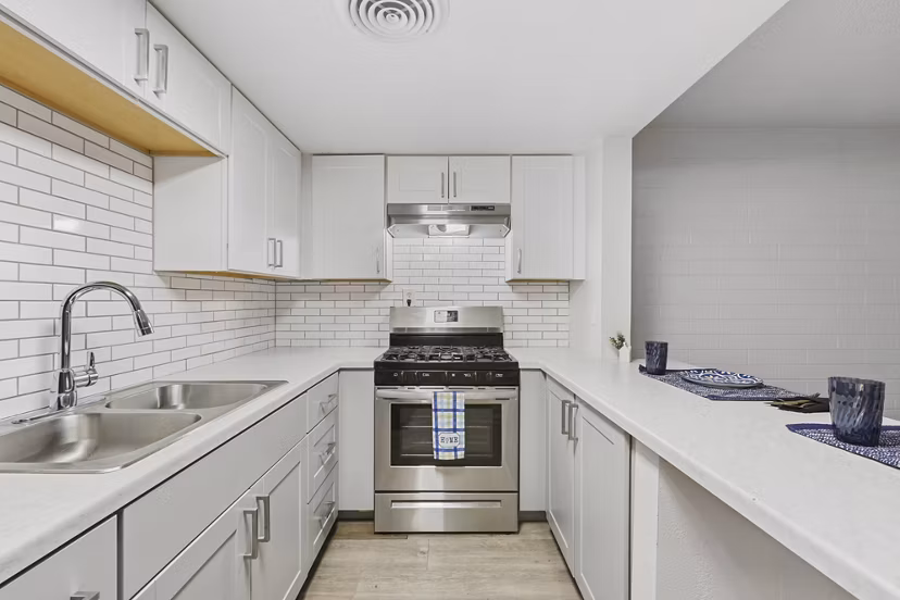 kitchen at Crosstown Phoenix West Apartments