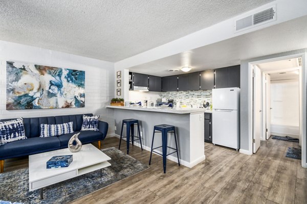 Spacious living room with modern decor at Crosstown Phoenix West Apartments