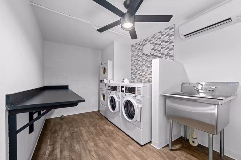 laundry room at Crosstown Phoenix West Apartments