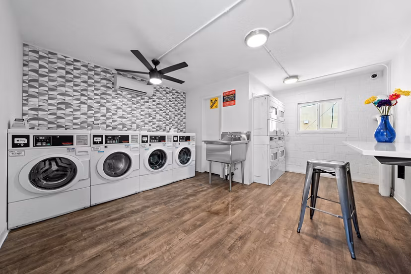 laundry room at Crosstown Phoenix West Apartments