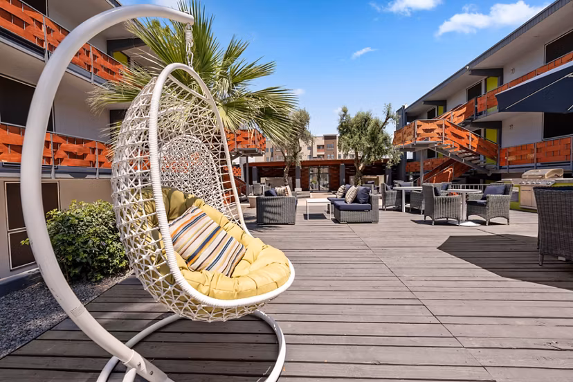 patio at Crosstown Phoenix West Apartments