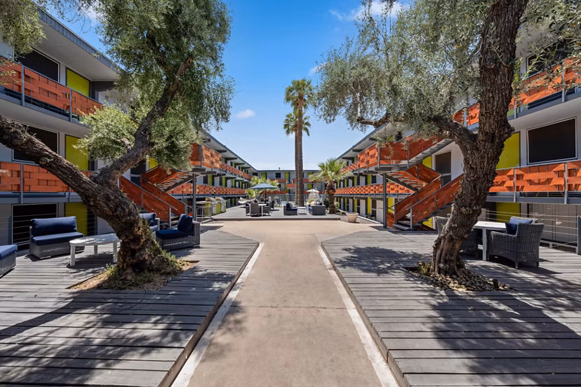 patio at Crosstown Phoenix West Apartments