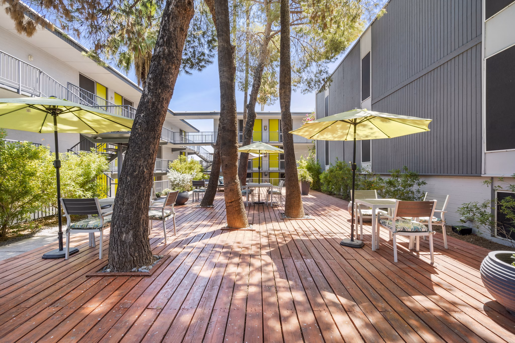 Crosstown Phoenix West Apartments: Spacious patio with seating area and garden views