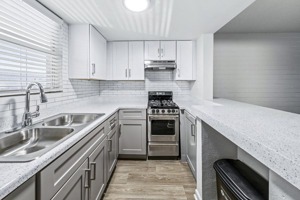 Crosstown Phoenix East Apartments