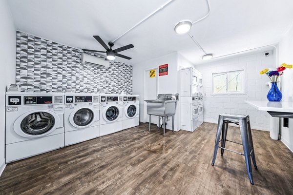 Crosstown Phoenix East Apartments