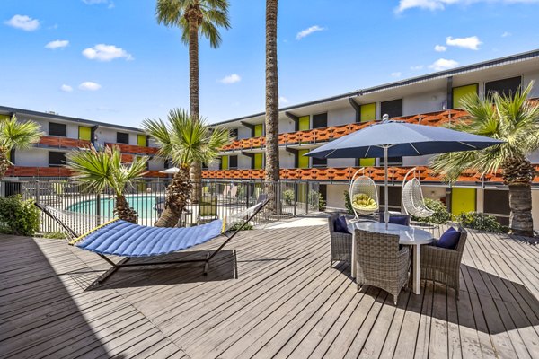 Crosstown Phoenix East Apartments