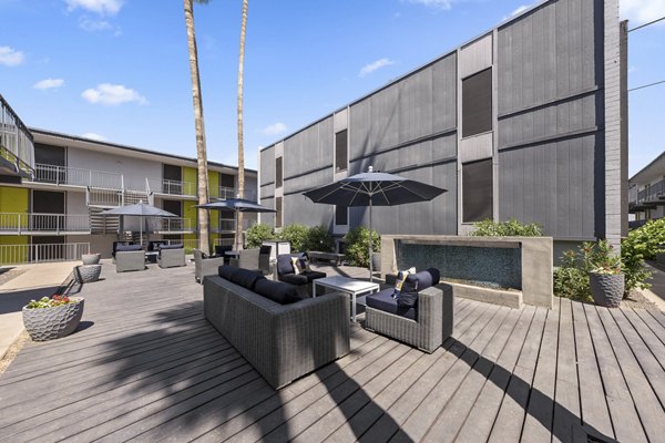 Crosstown Phoenix East Apartments