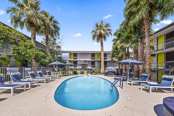 Crosstown Phoenix East Apartments