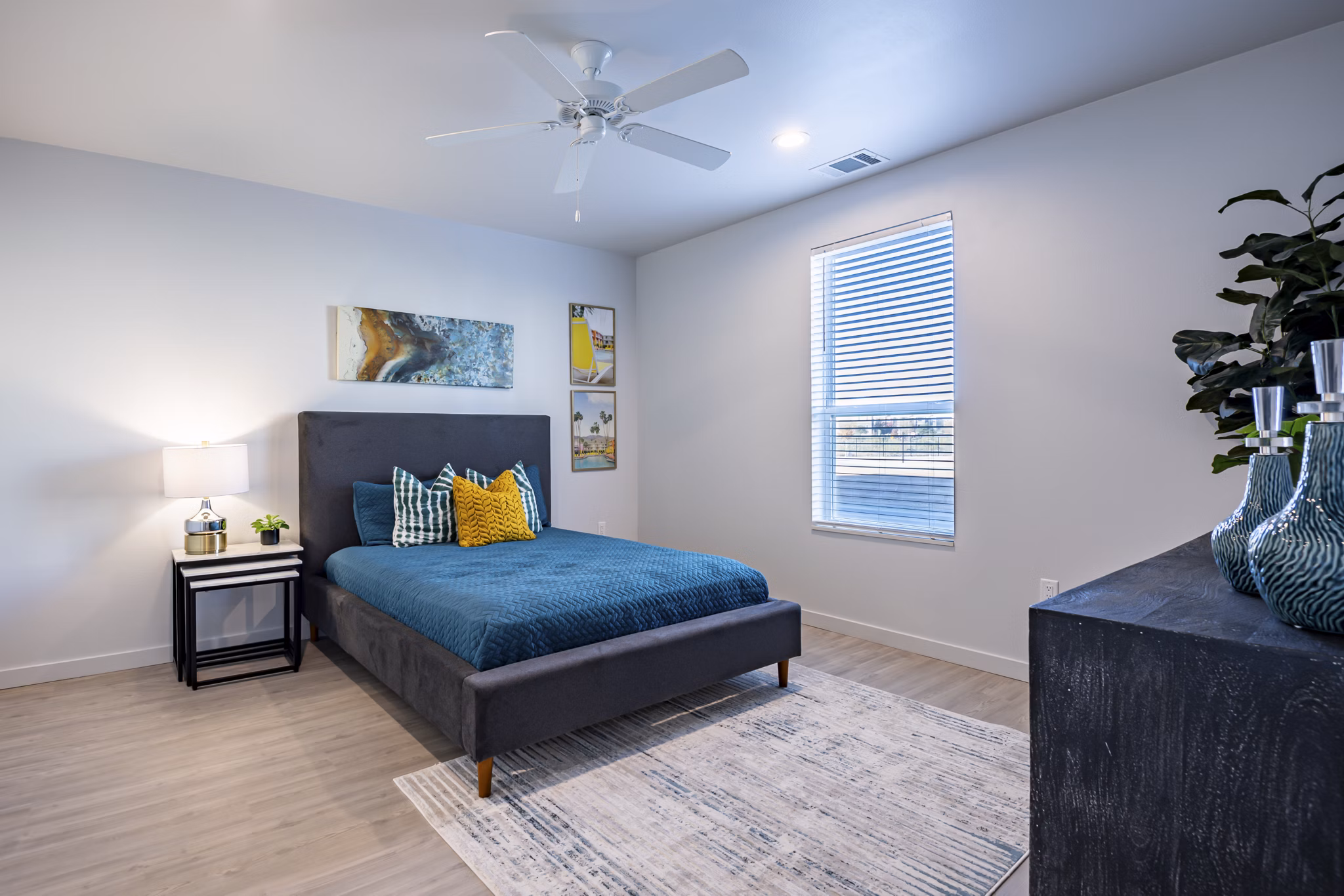 Modern bedroom with sleek design at FLATZ 432 Apartments