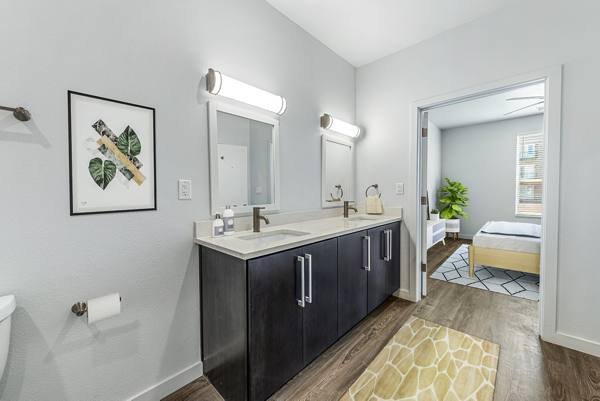 bathroom at FLATZ 432 Apartments