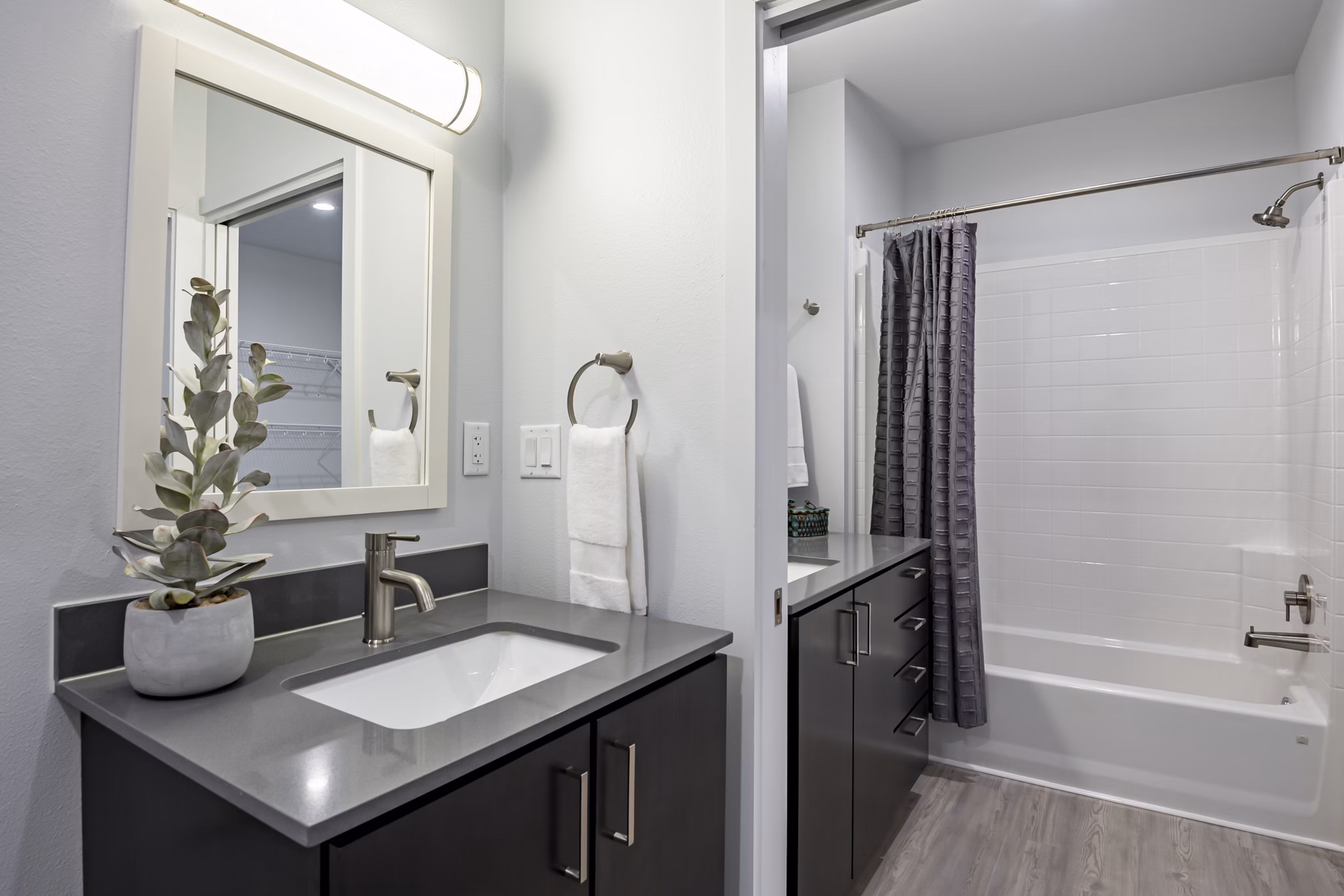 Modern bathroom with sleek finishes at FLATZ 432 Apartments, featuring contemporary design elements and luxurious fixtures