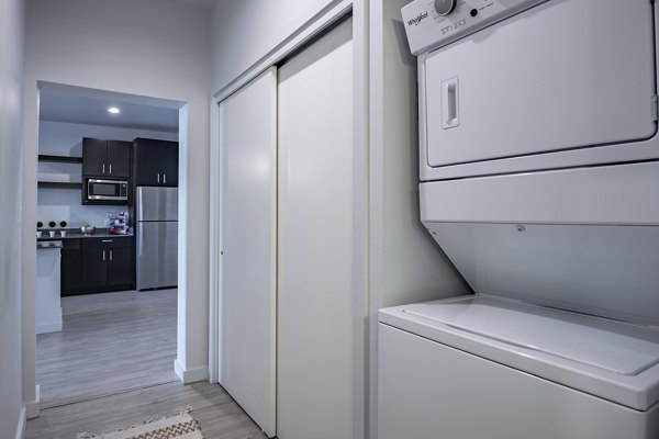 laundry room at FLATZ 432 Apartments