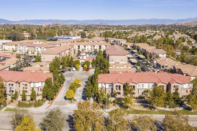 Viano at Riverwalk: Modern luxury apartments with scenic views in prime urban location