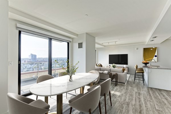 dining area at Vela on The Park Apartments