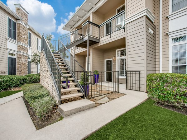 Westmount at Mason Creek: Elegant luxury apartment exteriors in a serene Katy neighborhood