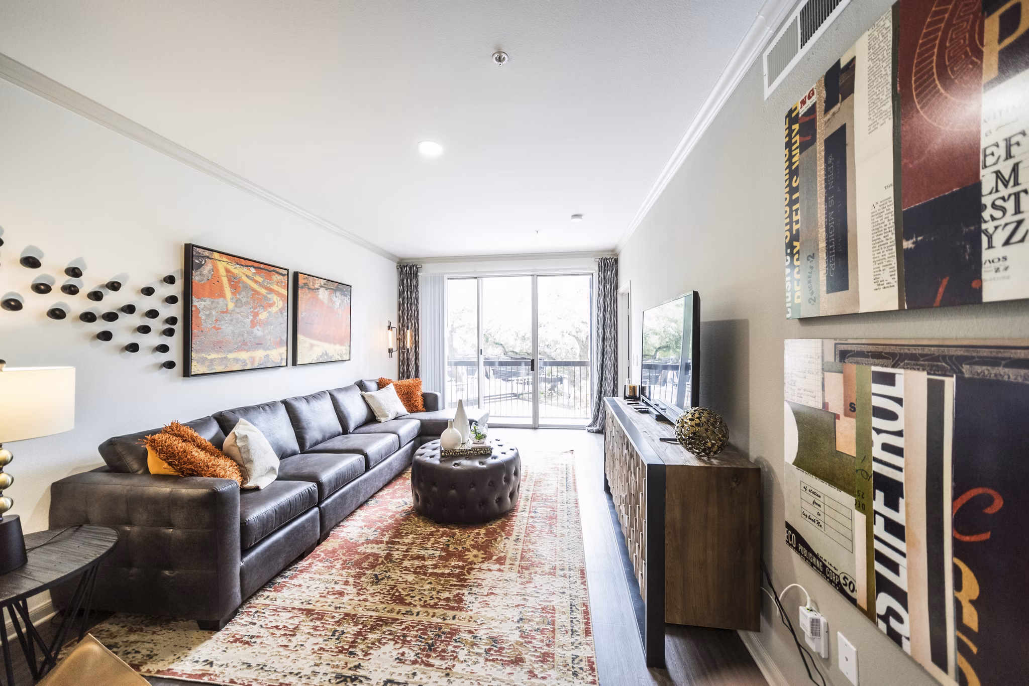 Modern living room with stylish dÃ©cor at Muse at SoCo Apartments