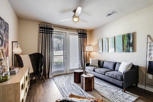 Spacious living room with contemporary furnishings at Hays Park Apartments
