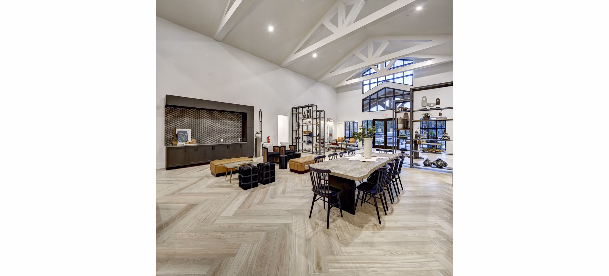 Leander Park Apartments: Elegant clubhouse with cozy seating and modern decor