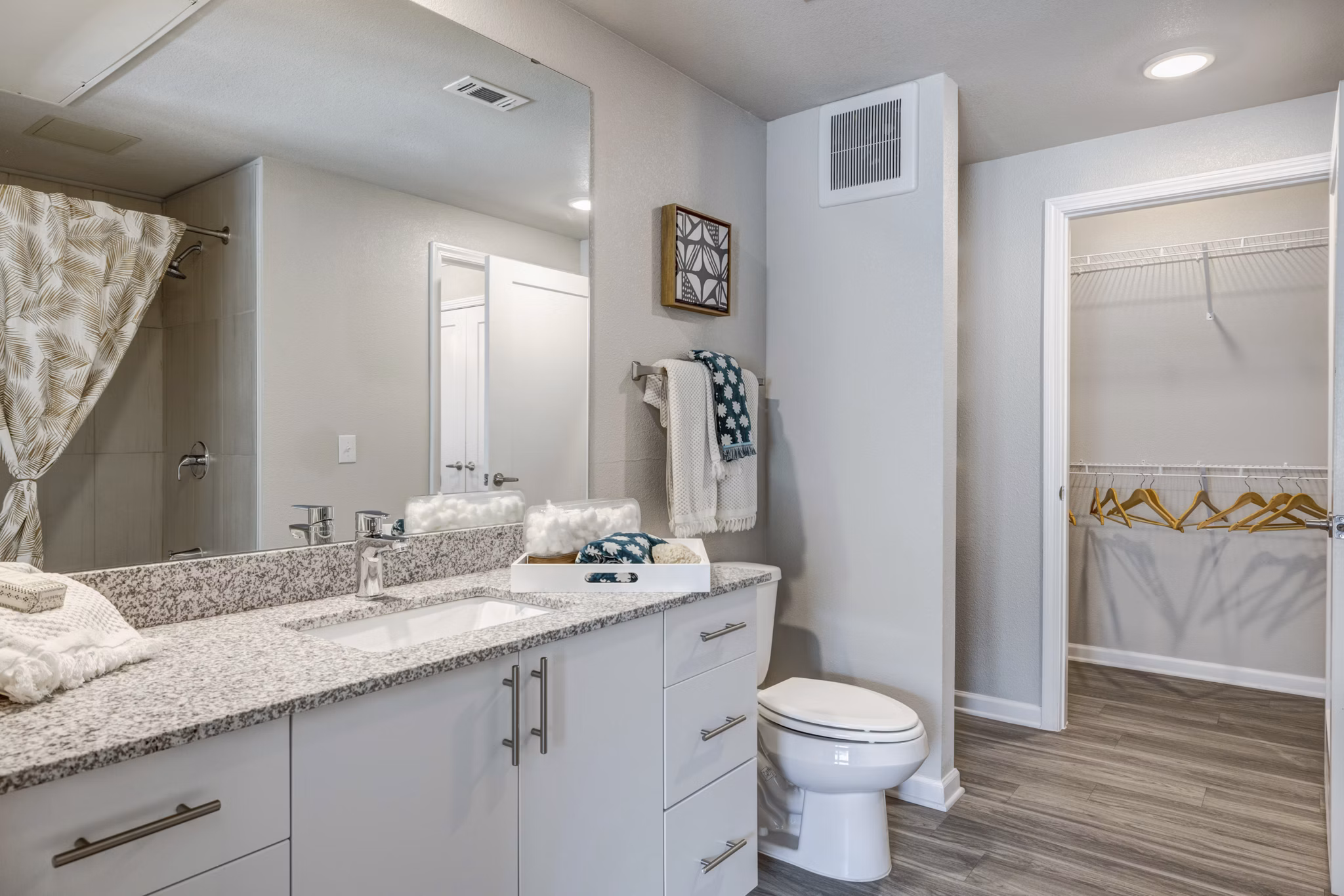 Wells Park Apartments: Contemporary studio apartment with modern finishes in vibrant Wells Park neighborhood