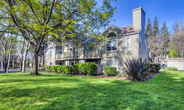 Wood Creek Apartments: Modern view of luxury apartments in an upscale neighborhood