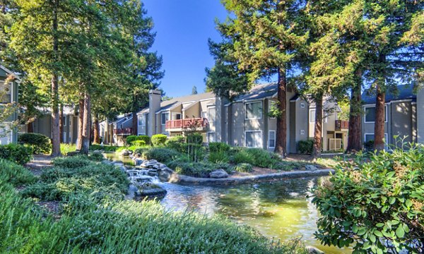 building/exterior at Wood Creek Apartments