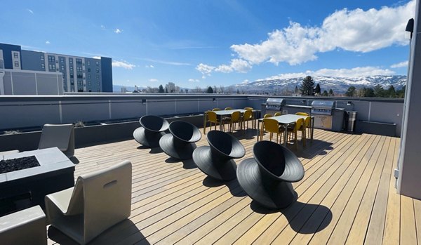 patio at Fifteen51 Apartments