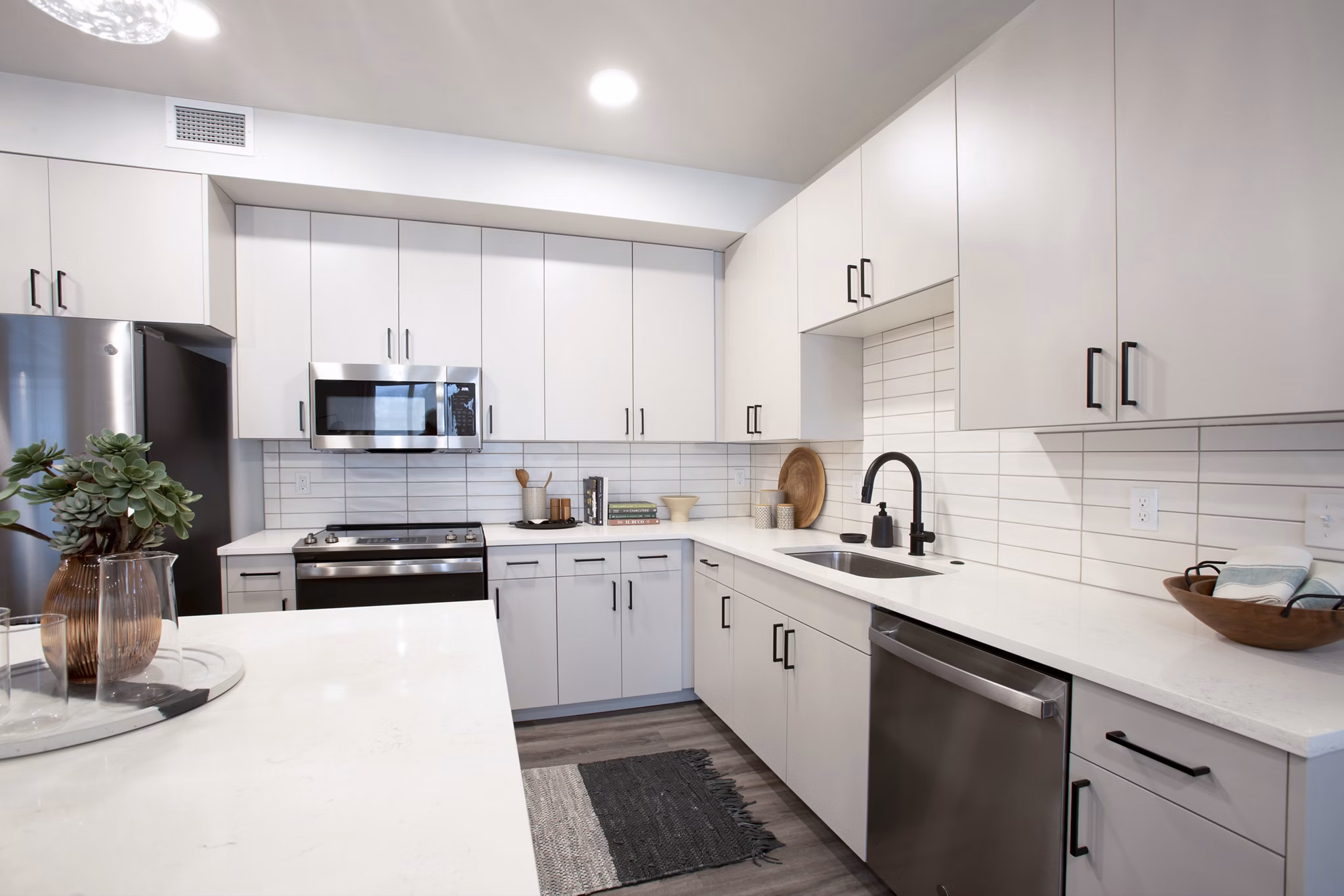 kitchen at River Pointe Premier Apartments