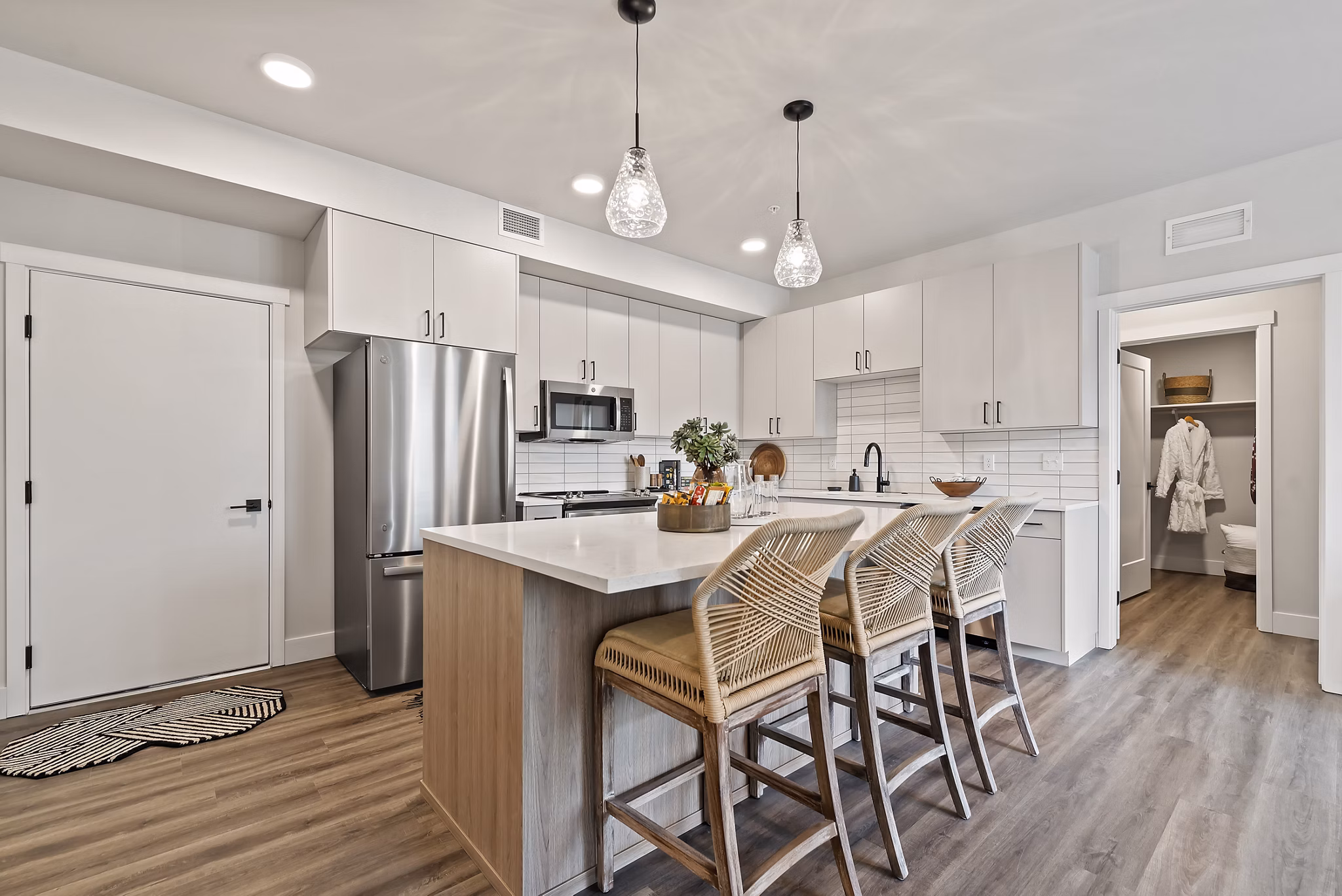 kitchen at River Pointe Premier Apartments