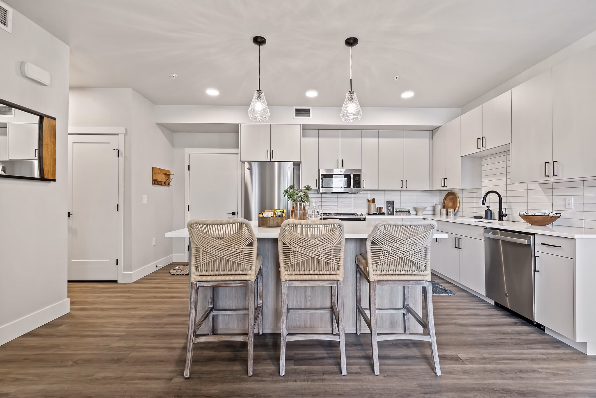 kitchen at River Pointe Premier Apartments