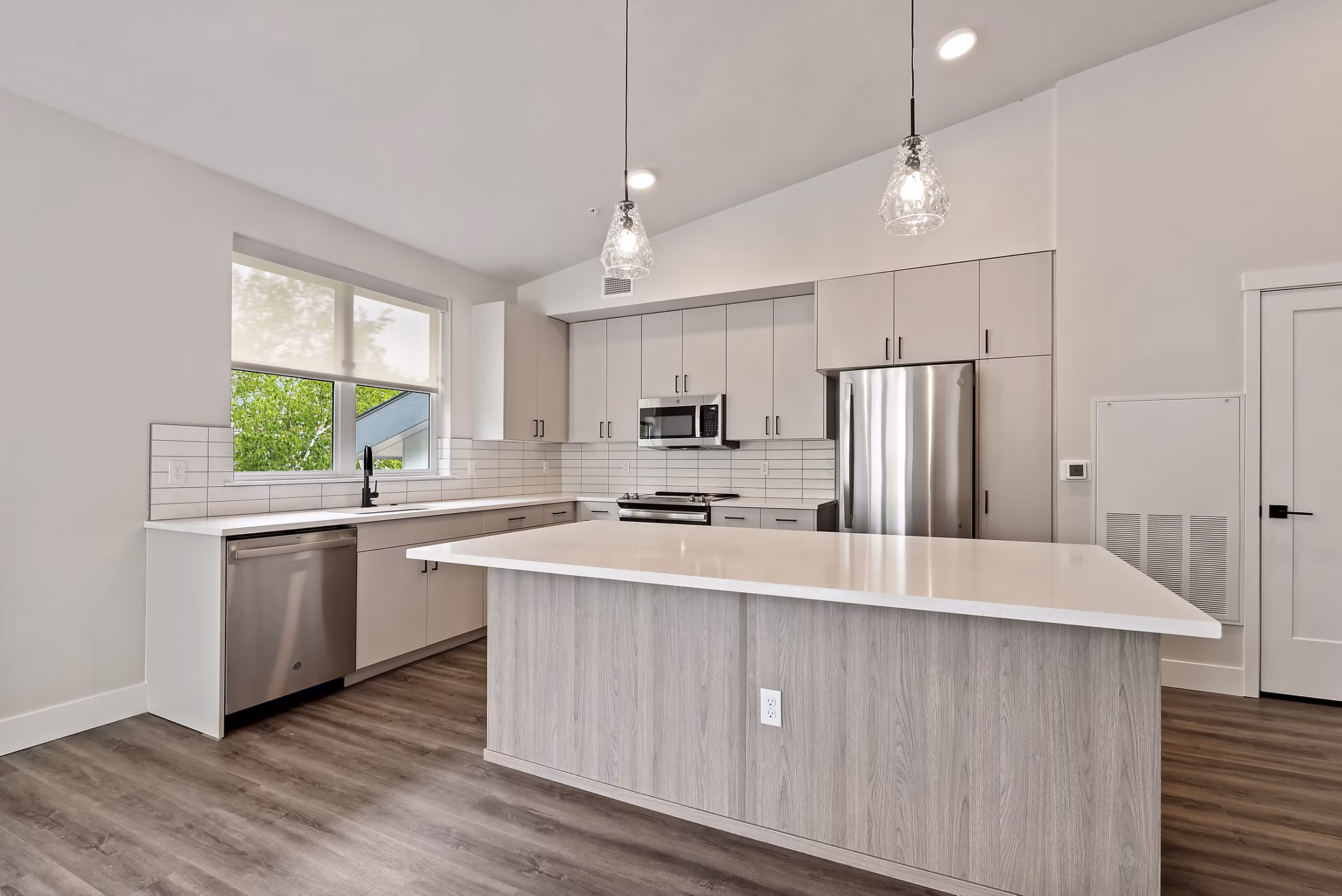 kitchen at River Pointe Premier Apartments