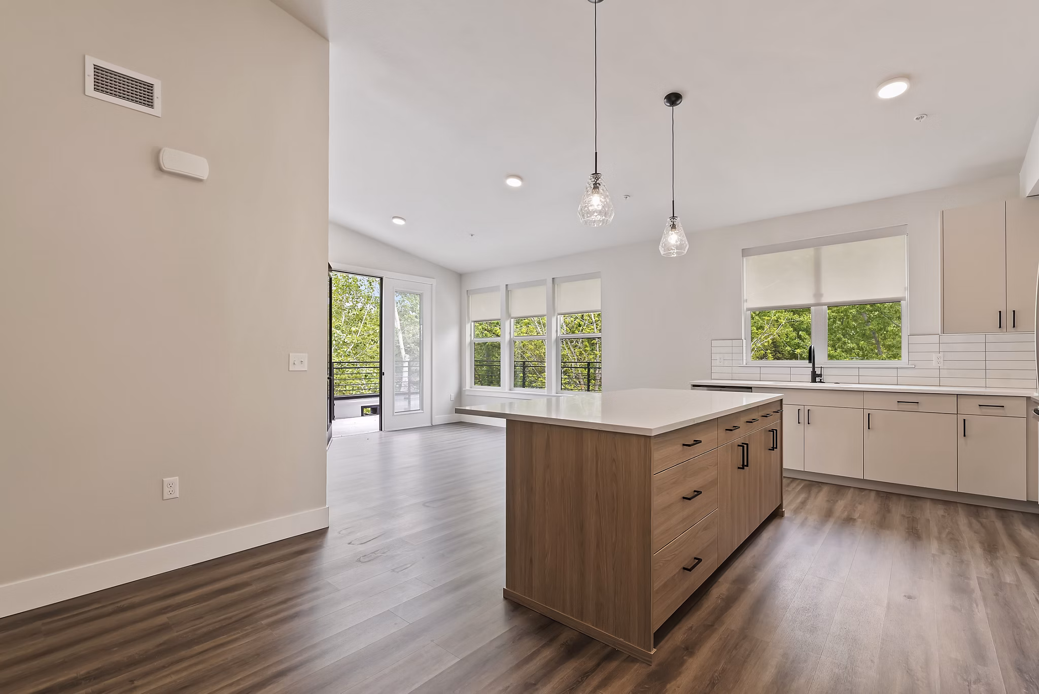 kitchen at River Pointe Premier Apartments