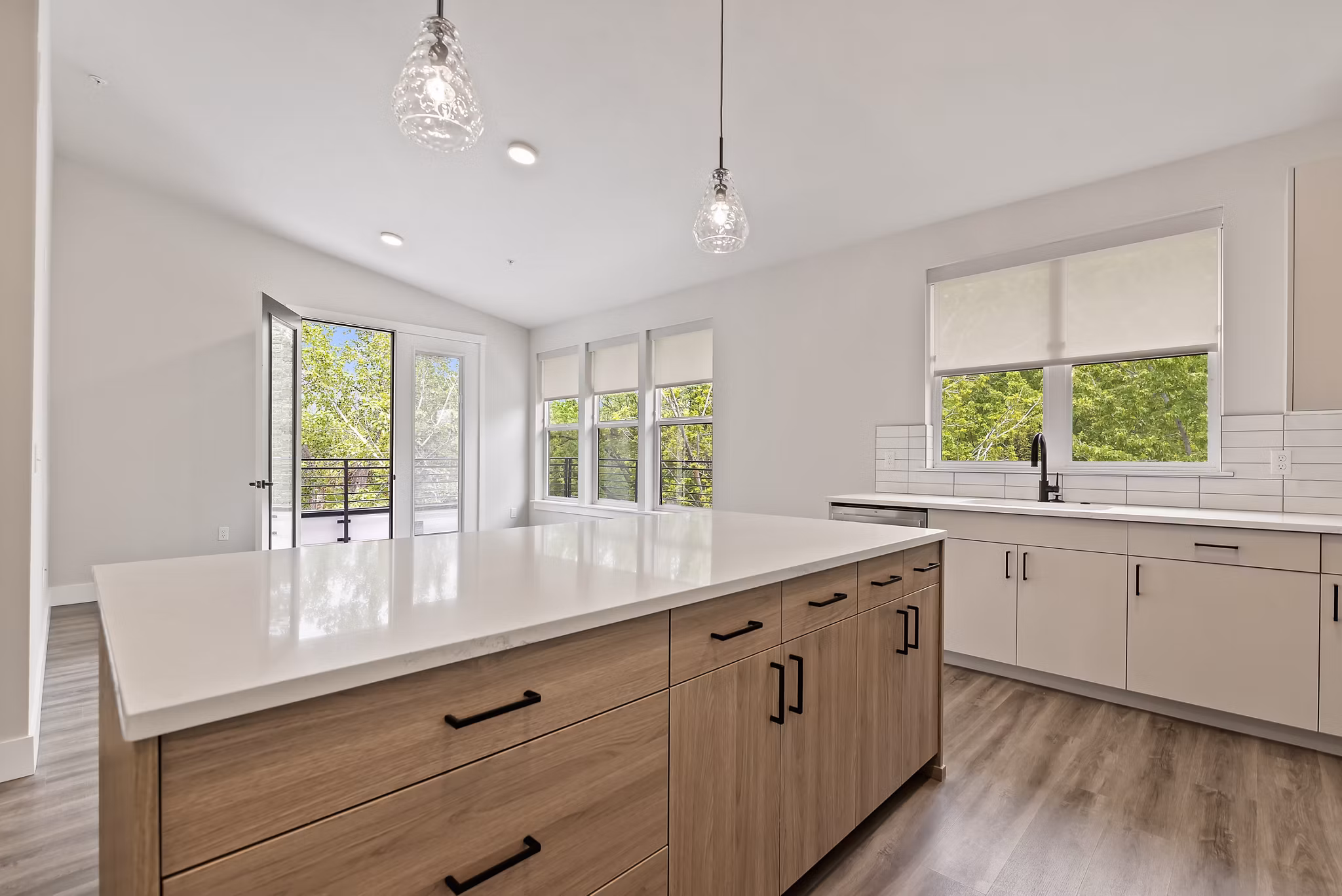 kitchen at River Pointe Premier Apartments
