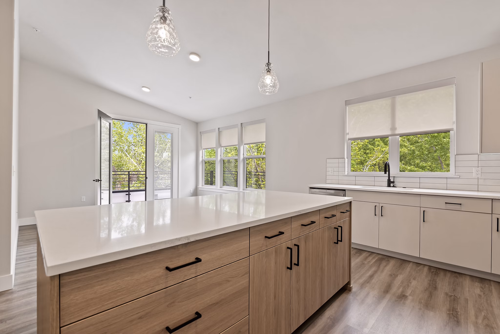 kitchen at River Pointe Premier Apartments