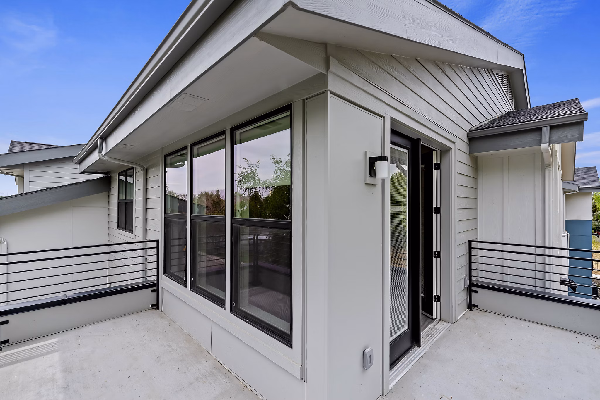 patio at River Pointe Premier Apartments