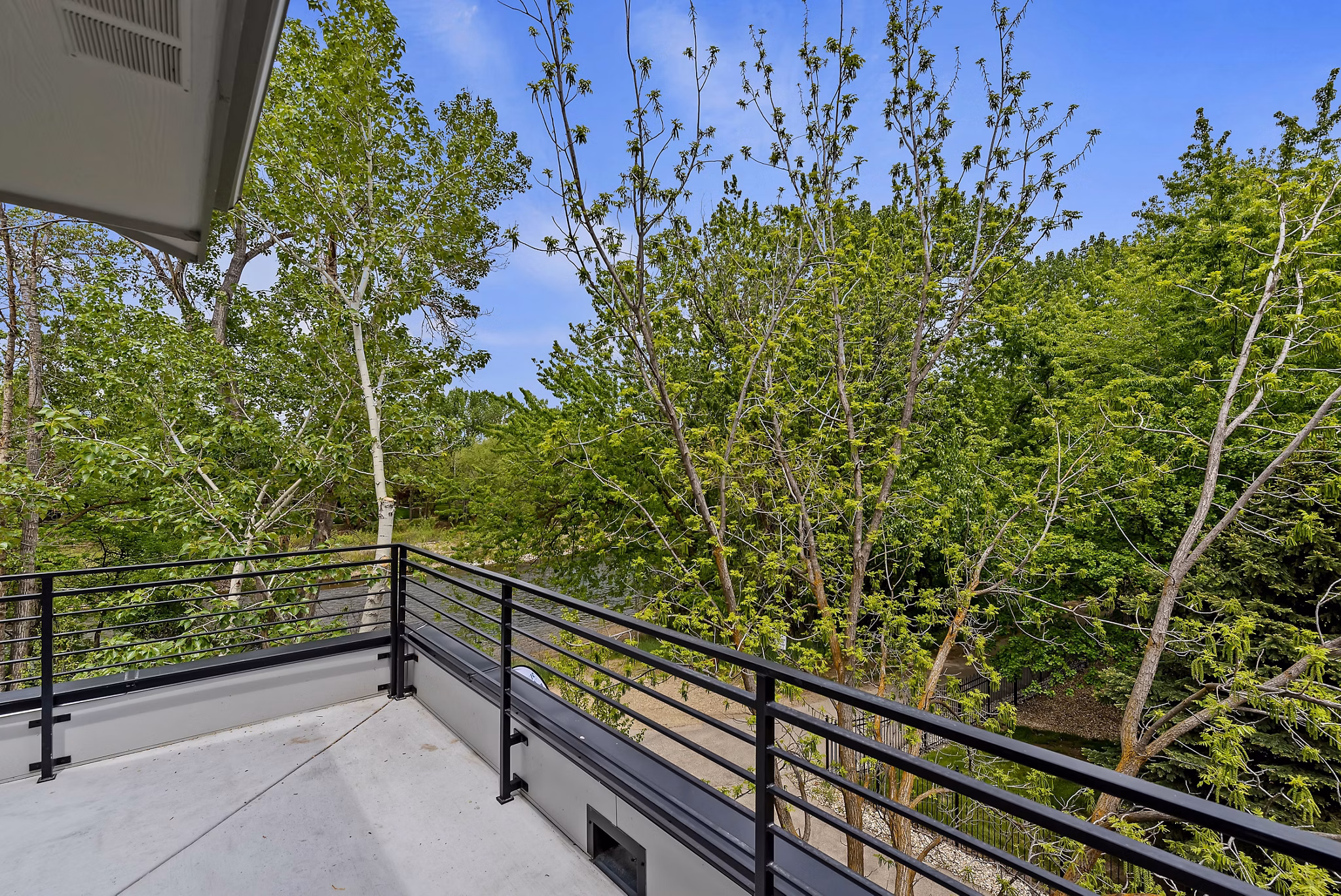 patio at River Pointe Premier Apartments