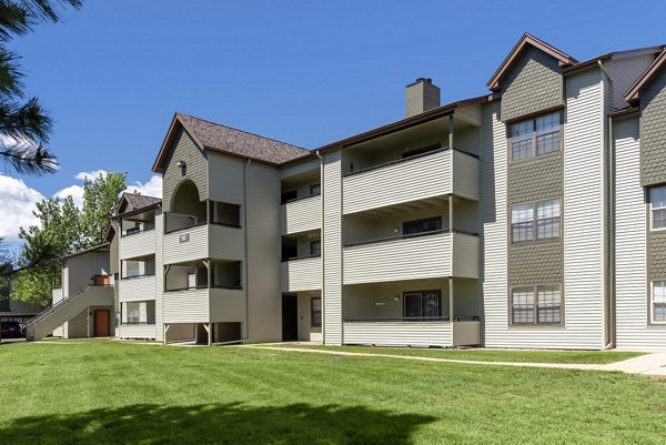 exterior at Vue at Spring Creek Apartments